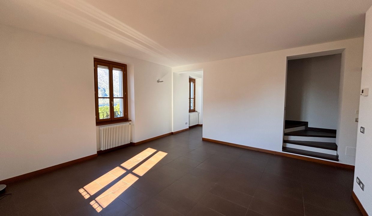 QUADRILOCALE AD ABBADIA LARIANA CON GIARDINO