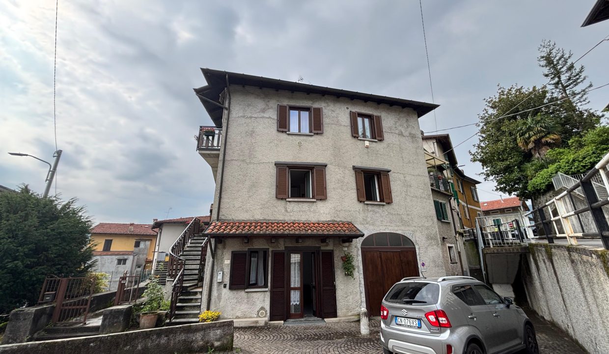 TRILOCALE A MANDELLO CON BALCONE