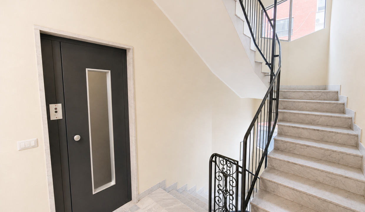 BILOCALE CON BALCONE VIALE TURATI (10)