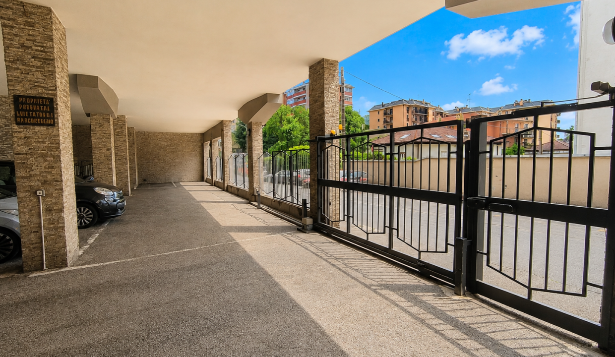 BILOCALE CON BALCONE VIALE TURATI (12)