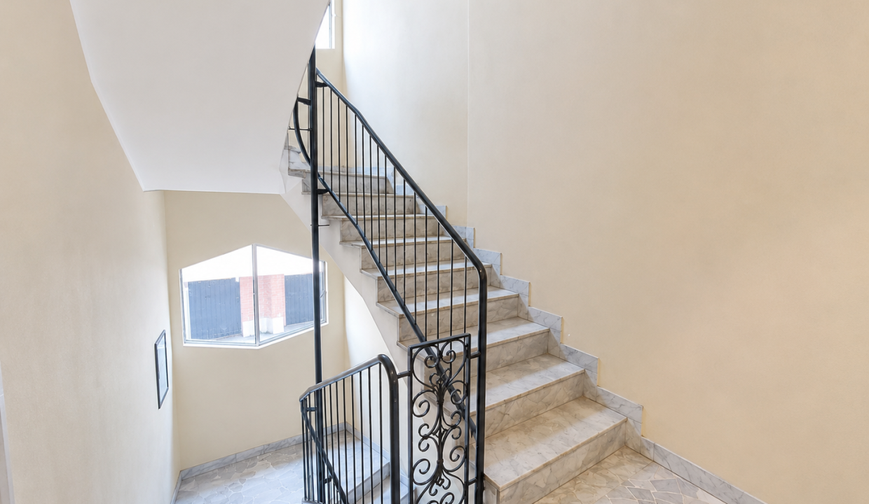 BILOCALE CON BALCONE VIALE TURATI (14)