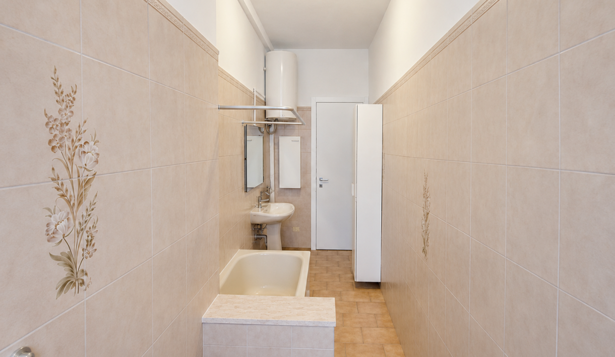BILOCALE CON BALCONE VIALE TURATI (15)