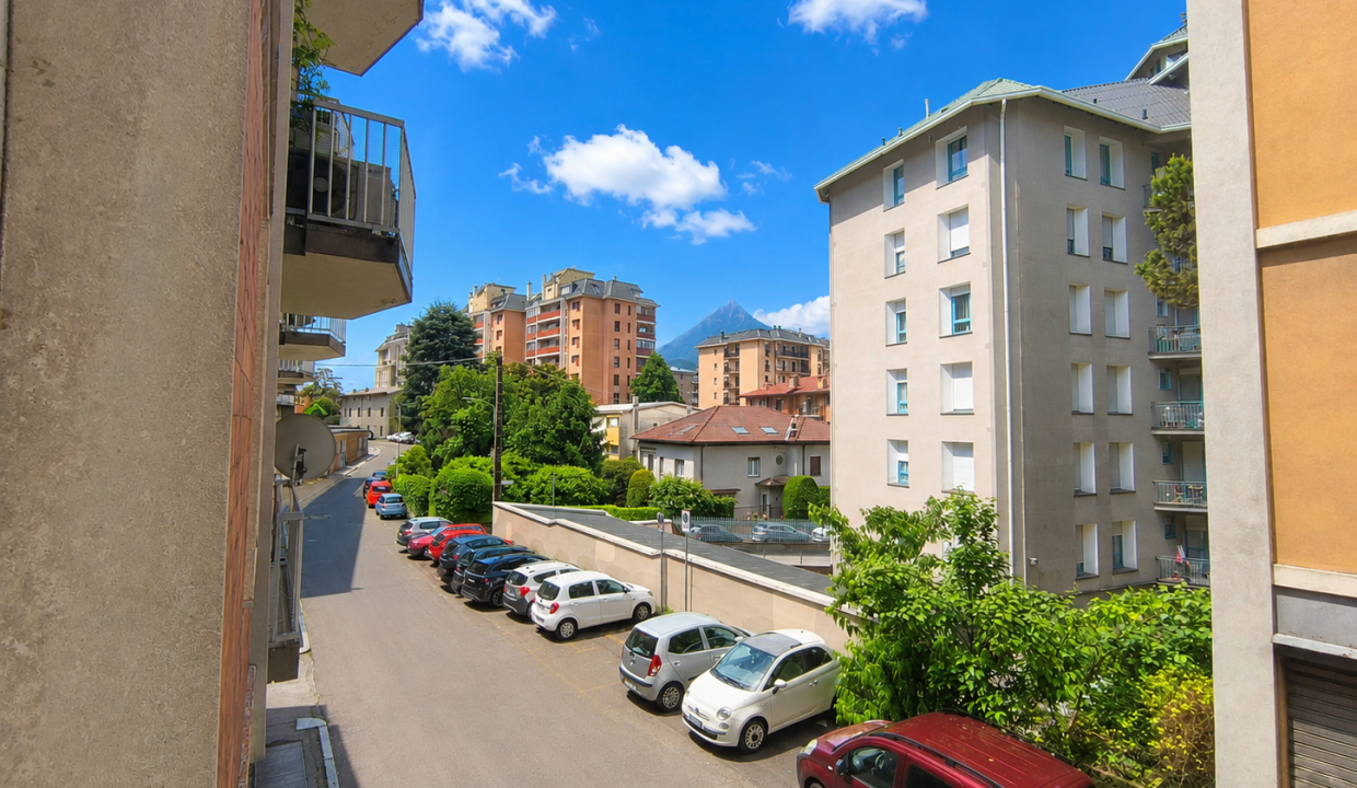 BILOCALE CON BALCONE VIALE TURATI (7)