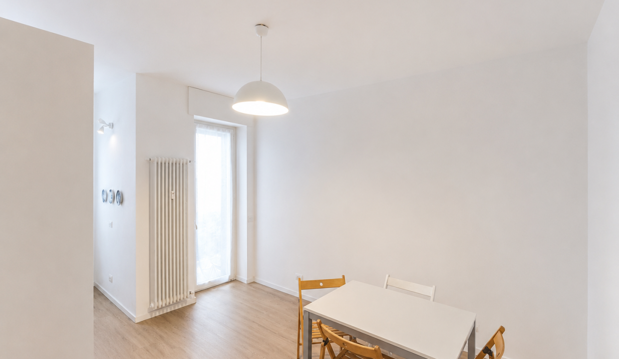 BILOCALE CON BALCONE VIALE TURATI (8)