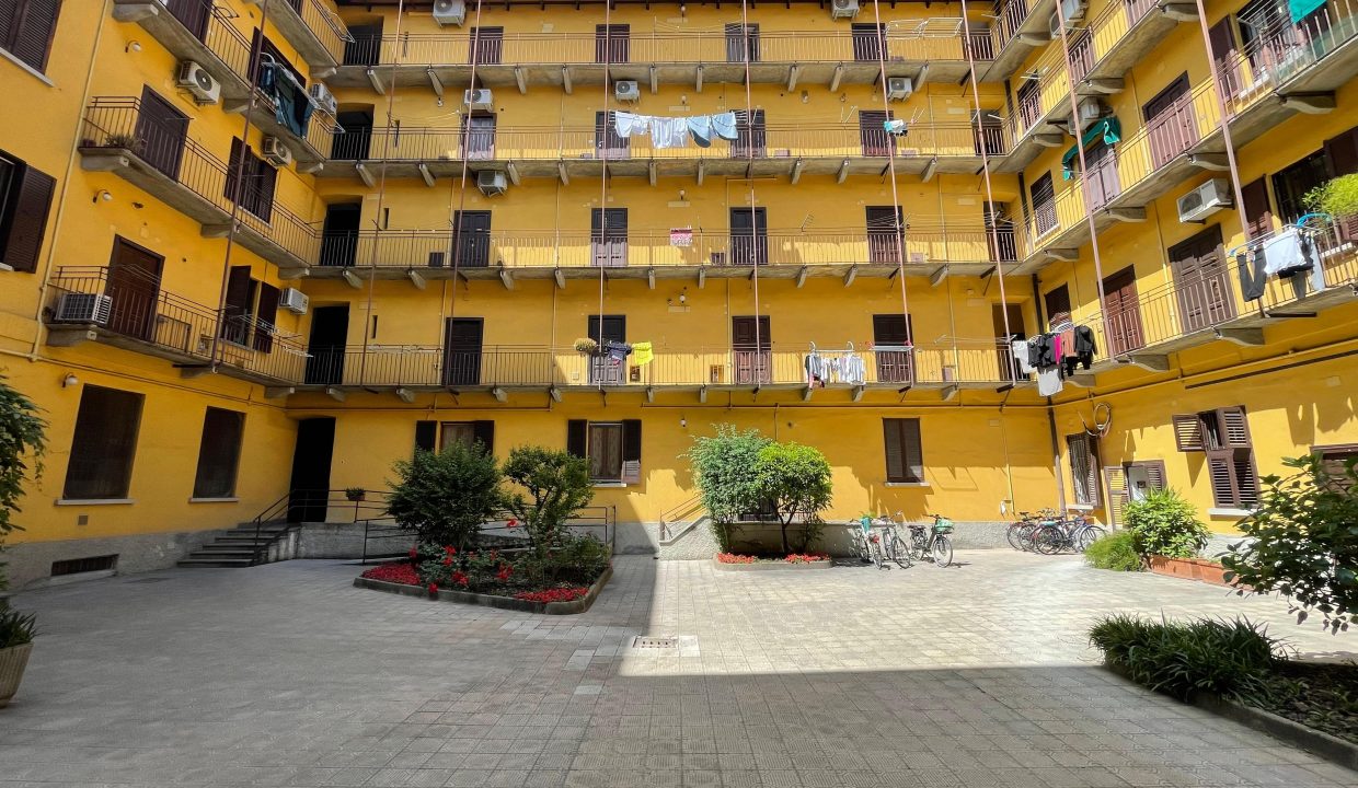 MONOLOCALE ARREDATO ZONA LORETO (14)
