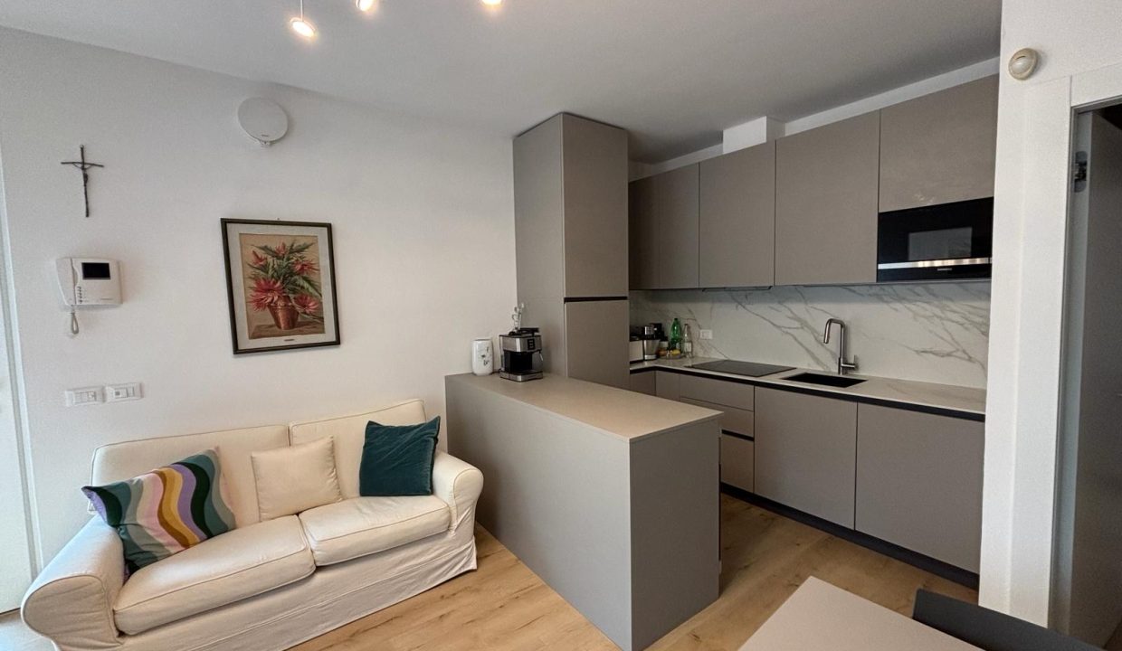 TRILOCALE A MANDELLO CON BALCONE