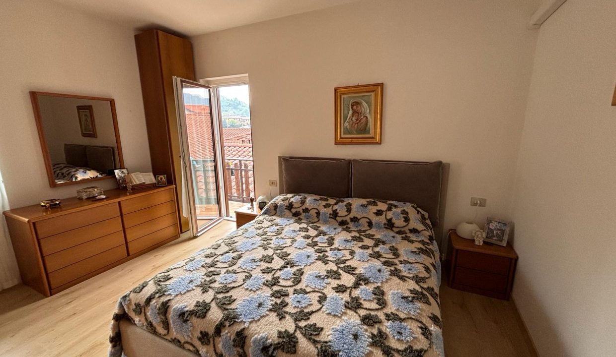 TRILOCALE A MANDELLO CON BALCONE