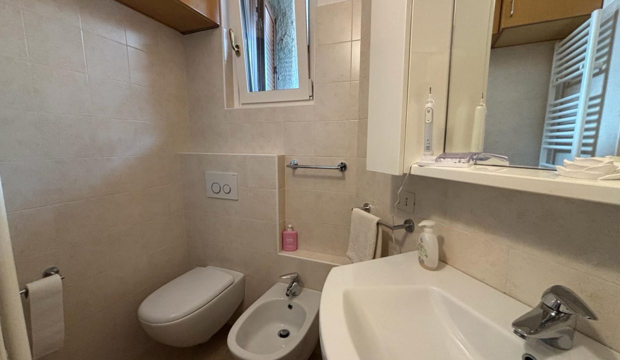 TRILOCALE A MANDELLO CON BALCONE