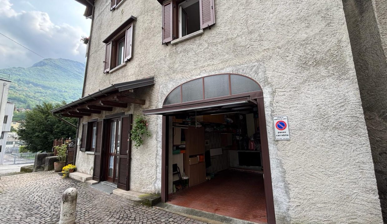 TRILOCALE A MANDELLO CON BALCONE