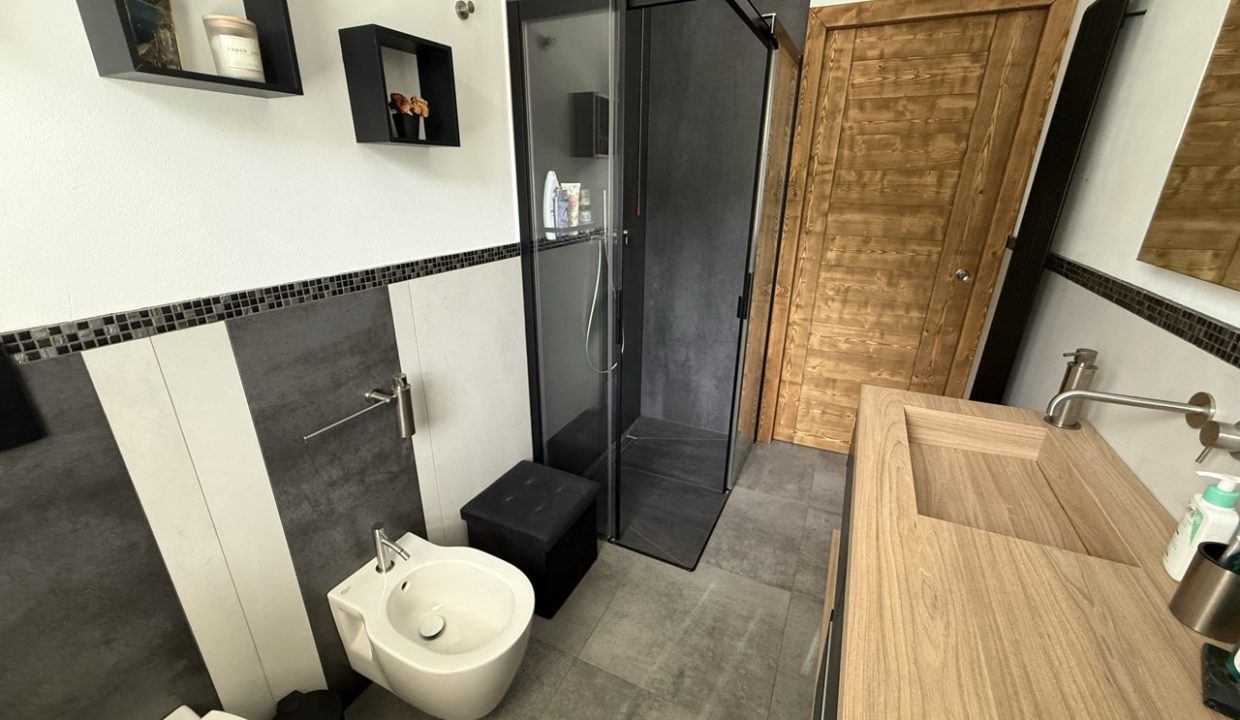 Quadrilocale con piscina galbiate (14)