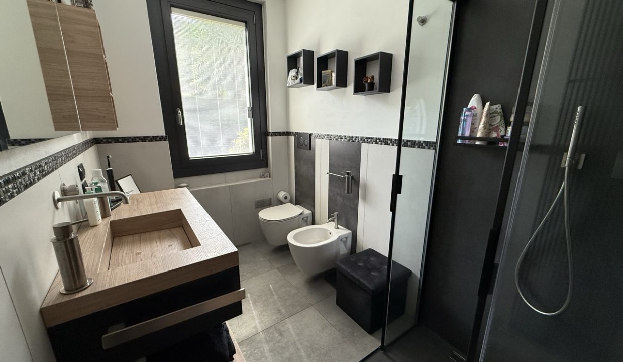 Quadrilocale con piscina galbiate (15)