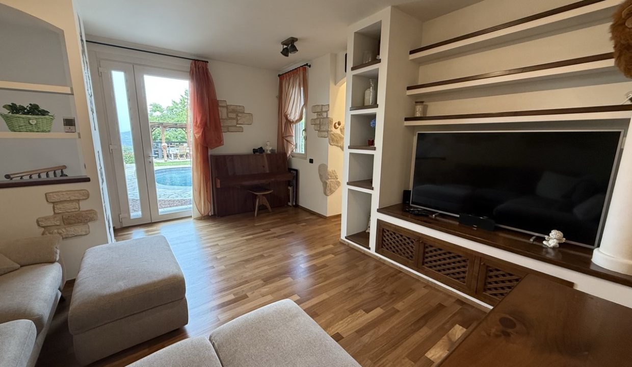 Quadrilocale con piscina galbiate (20)