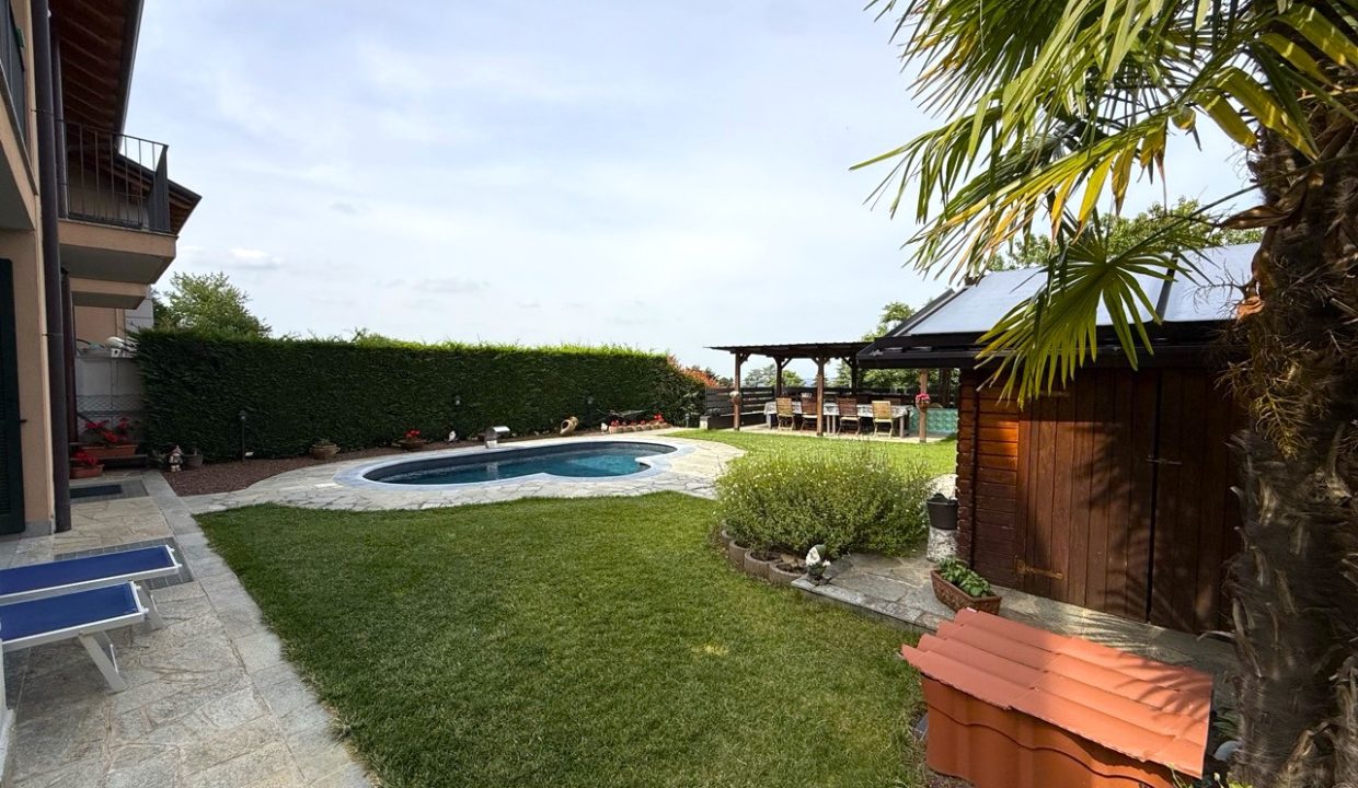 Quadrilocale con piscina galbiate (26)