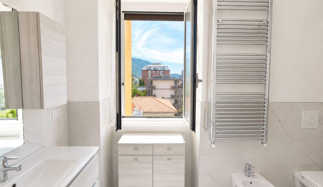 TRILOCALE CON BALCONE VISTA LAGO LECCO 21