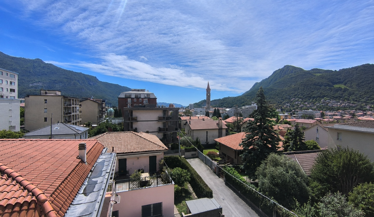 TRILOCALE CON BALCONE VISTA LAGO LECCO 23