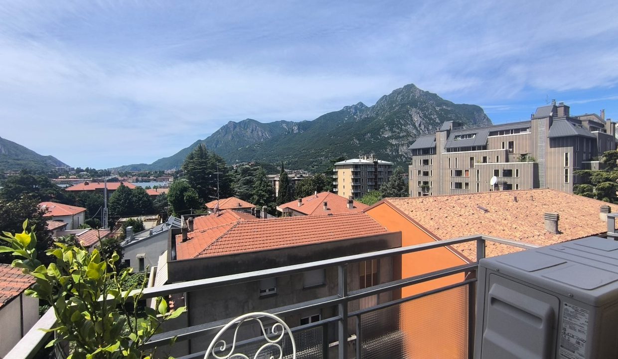 TRILOCALE CON BALCONE VISTA LAGO LECCO 6