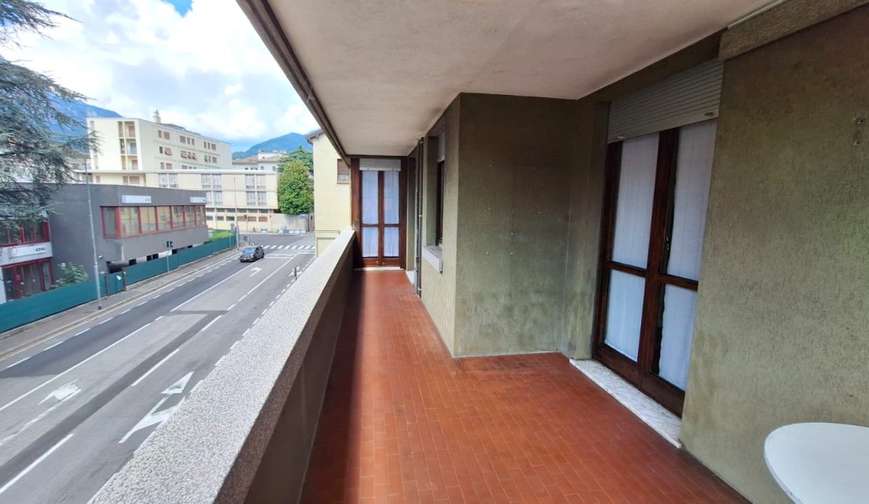 BILOCALE LECCO CON TERRAZZO (10)
