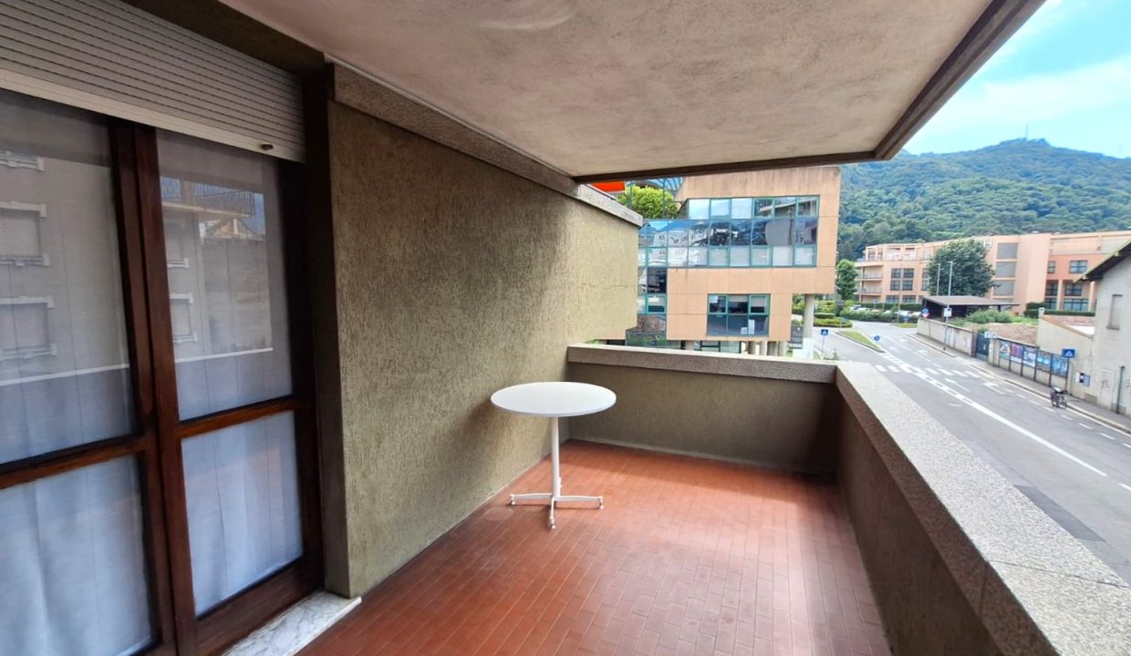 BILOCALE LECCO CON TERRAZZO (12)