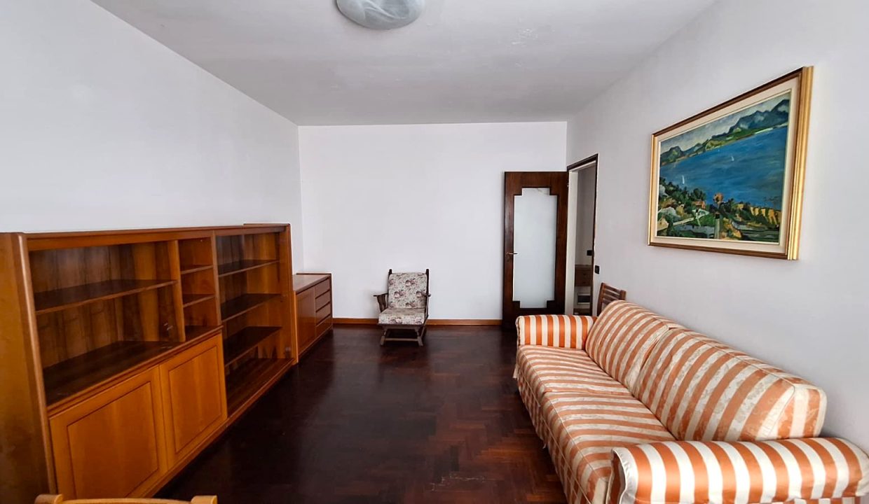 BILOCALE LECCO CON TERRAZZO (17)