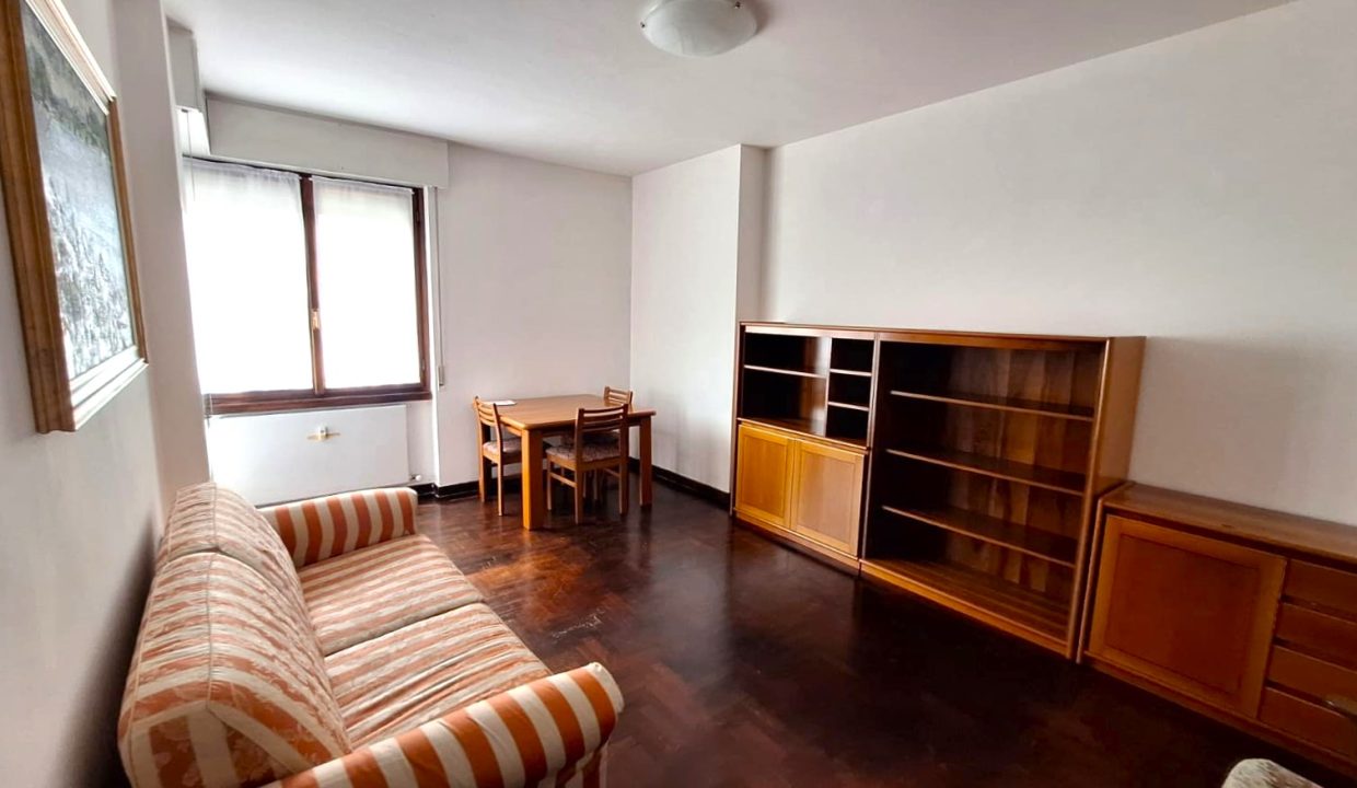 BILOCALE LECCO CON TERRAZZO (19)