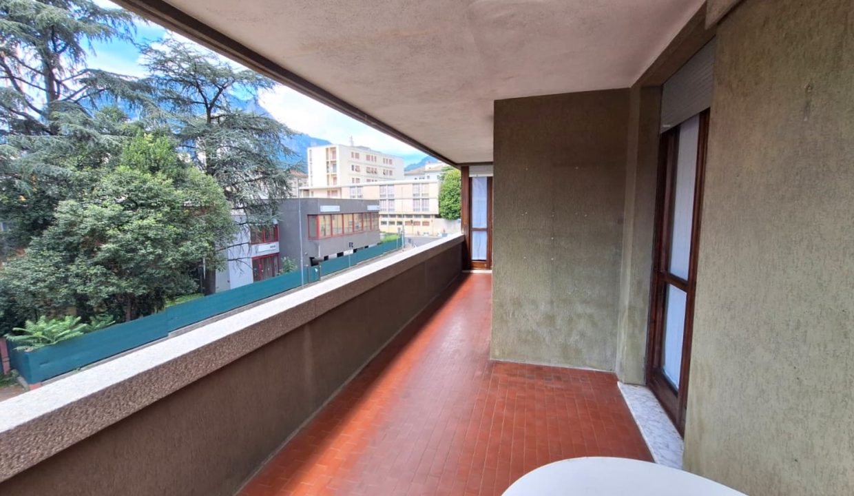 BILOCALE LECCO CON TERRAZZO (9)