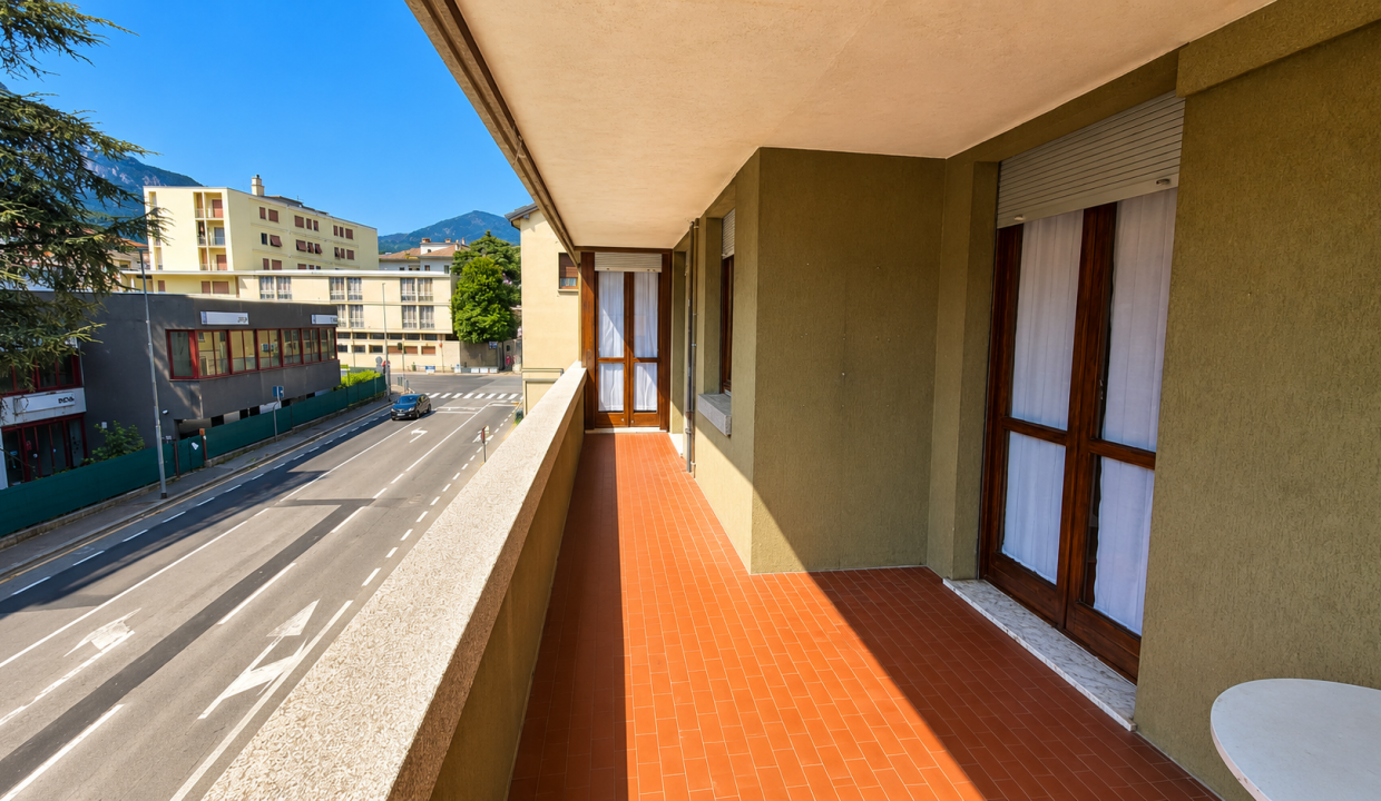 BILOCALE LECCO CON TERRAZZO DETT