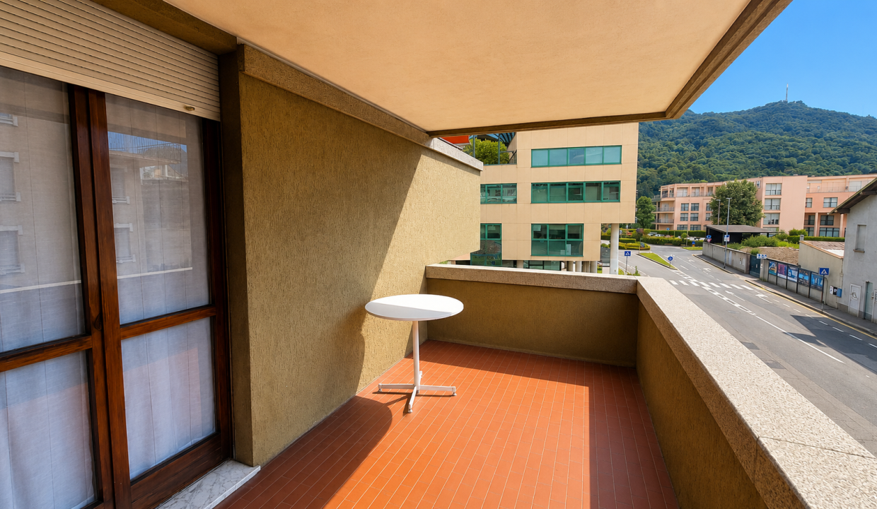 BILOCALE LECCO CON TERRAZZO LAT
