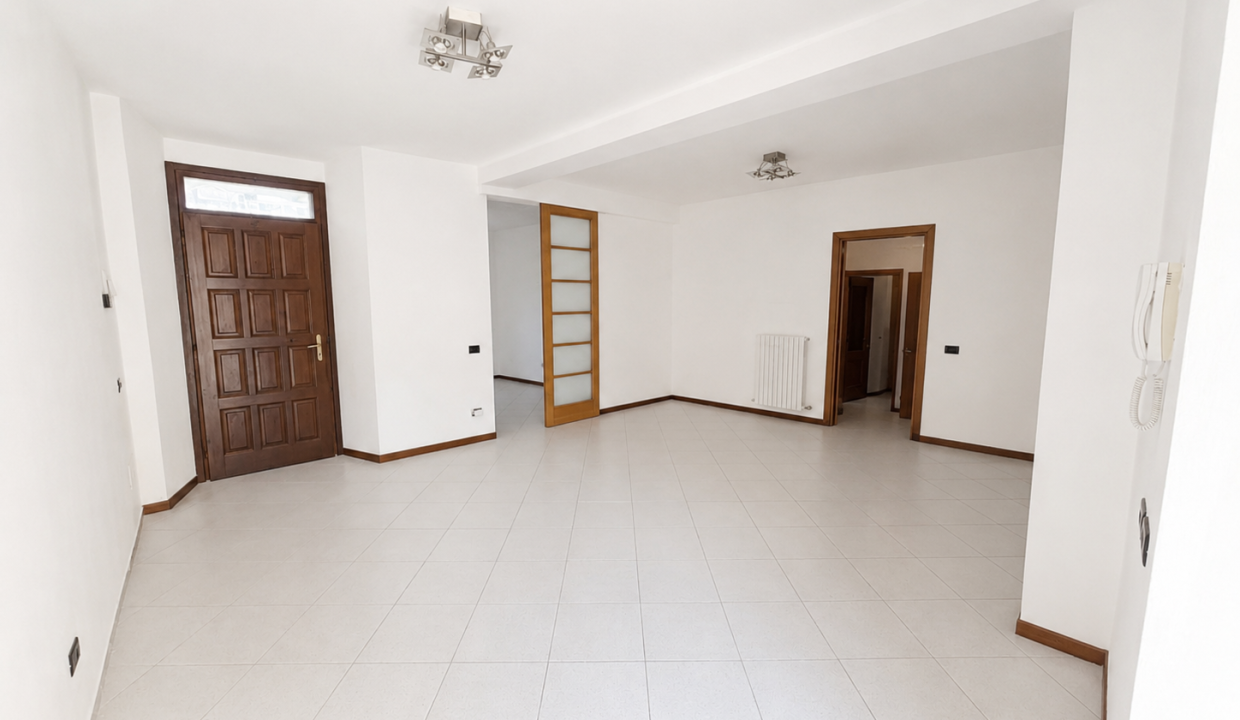 TRILOCALE AD ABBADIA LARIANA CON BALCONE 03