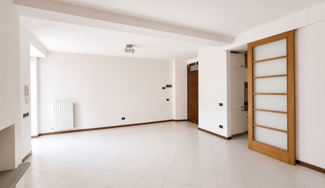 TRILOCALE AD ABBADIA LARIANA CON BALCONE 04