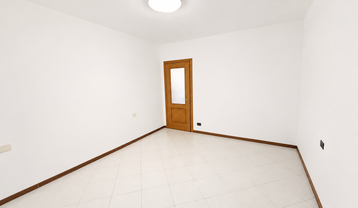 TRILOCALE AD ABBADIA LARIANA CON BALCONE 09