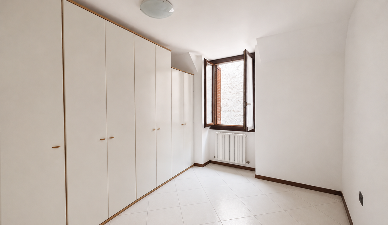 TRILOCALE AD ABBADIA LARIANA CON BALCONE 13
