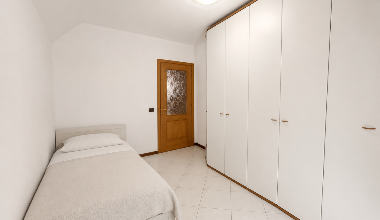 TRILOCALE AD ABBADIA LARIANA CON BALCONE 14