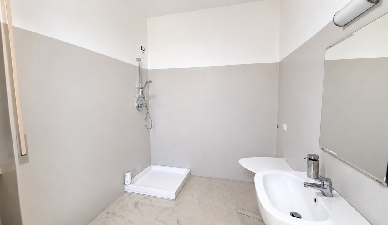 UFFICIO LECCO ZONA TURATI BALCONE BAGNO