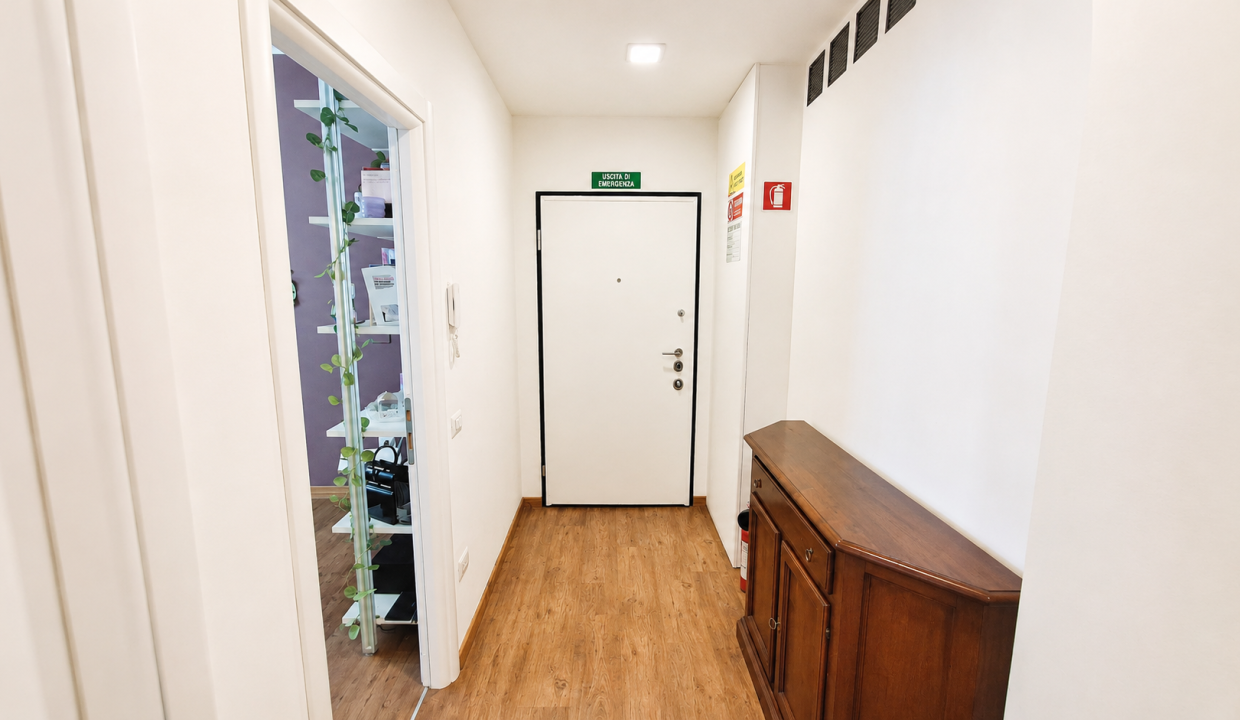 UFFICIO LECCO ZONA TURATI BALCONE INGRESSO