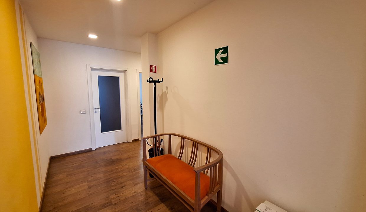 UFFICIO LECCO ZONA TURATI BALCONE ingresso