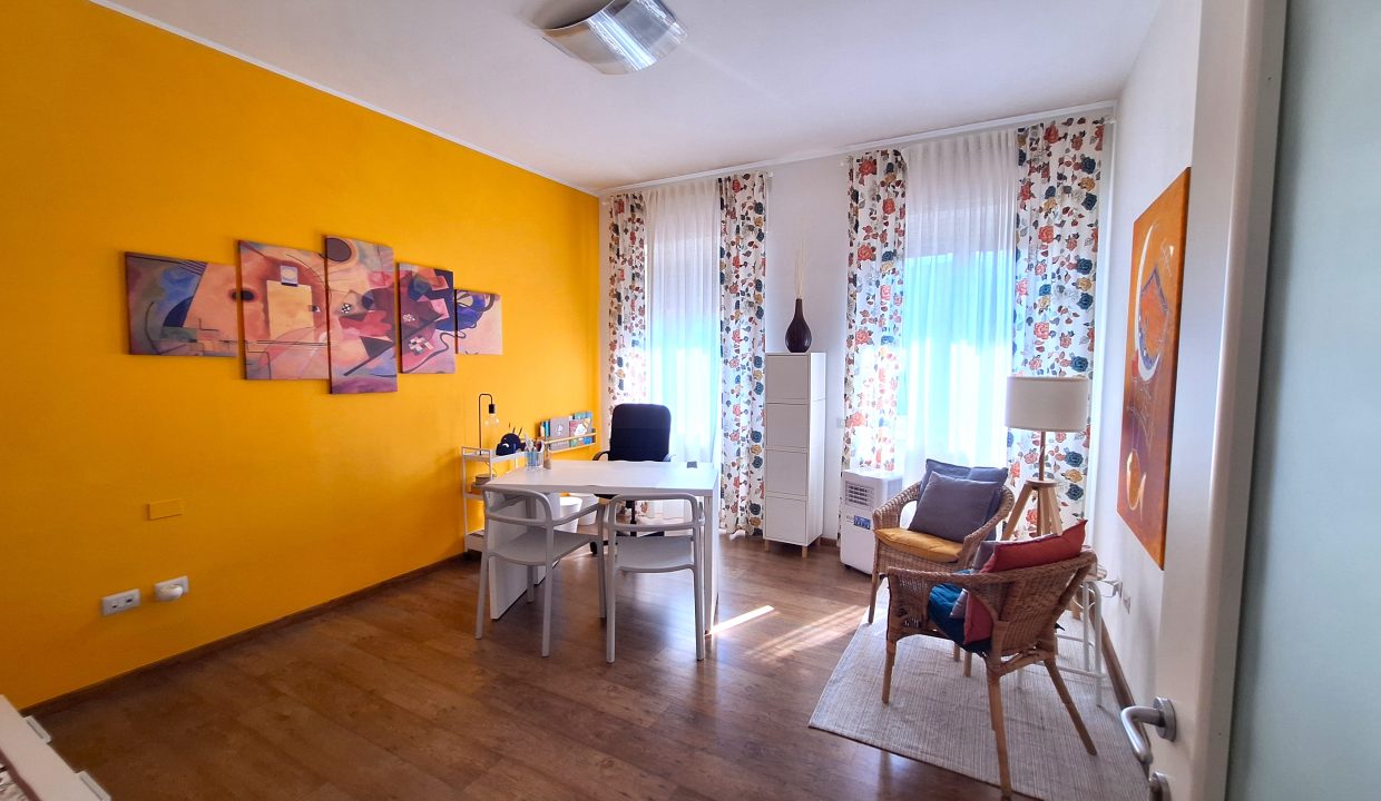 UFFICIO LECCO ZONA TURATI BALCONE ufficio 3.3