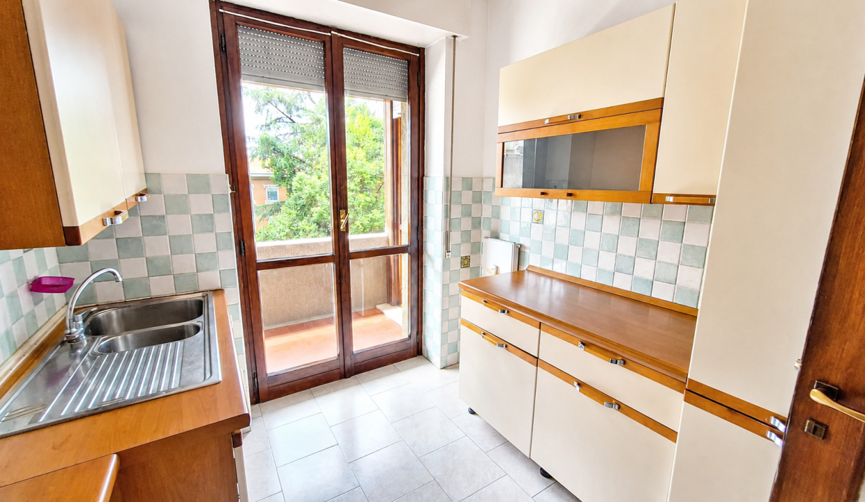 bilocale lecco con terrazzo cucina