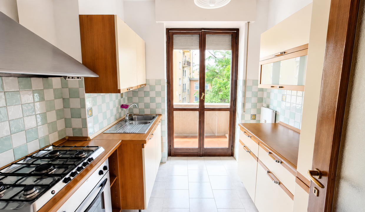 bilocale lecco con terrazzo cucina 2