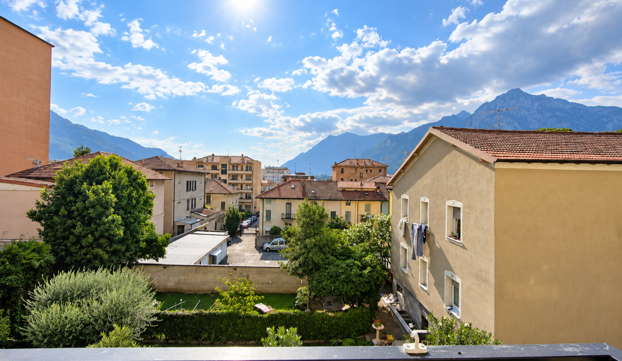 06 BILOCALE CON BALCONI A LECCO ZONA VIALE TURATI