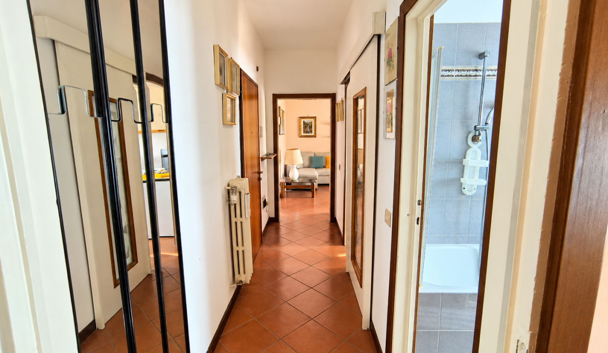 07 BILOCALE CON BALCONI A LECCO ZONA VIALE TURATI
