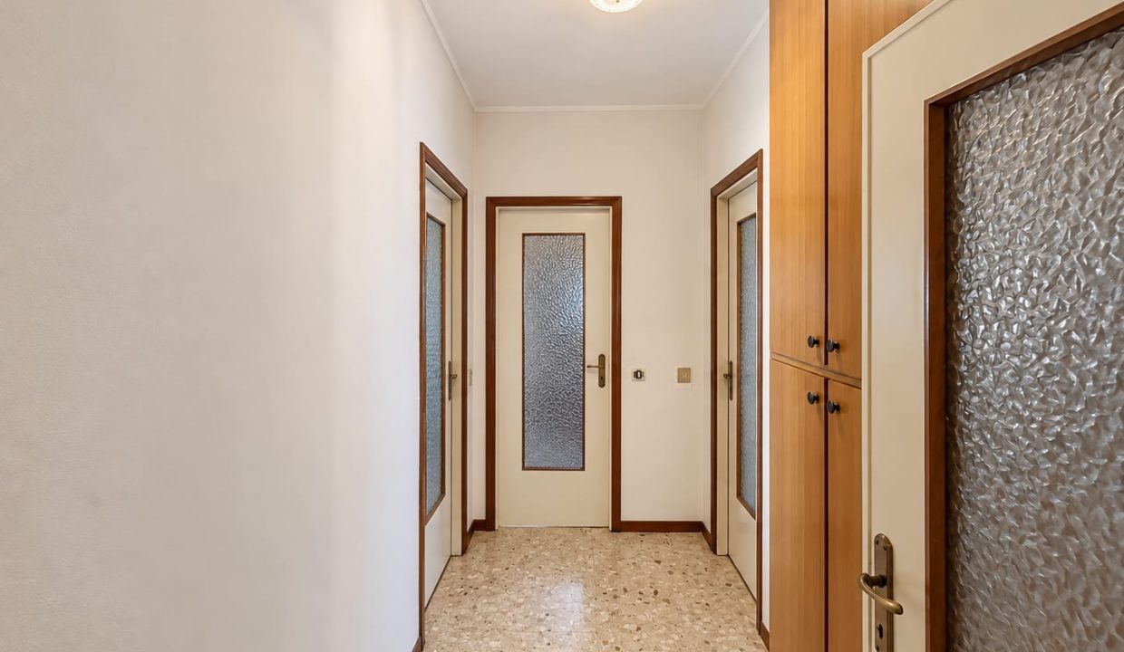 08.5 QUADRILOCALE CON BALCONI E BOX AUTO LECCO