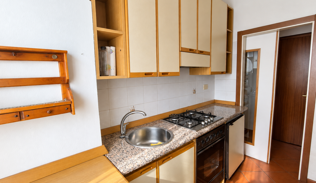 09 BILOCALE CON BALCONI A LECCO ZONA VIALE TURATI
