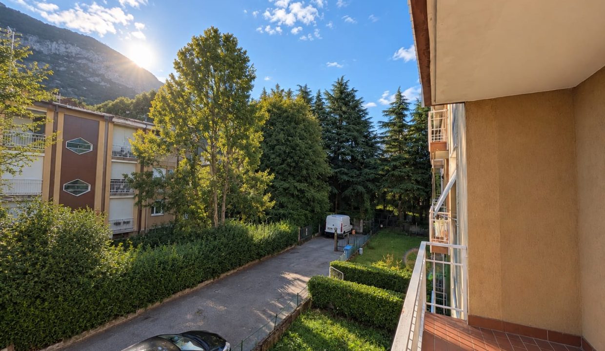 13 QUADRILOCALE CON BALCONI E BOX AUTO LECCO