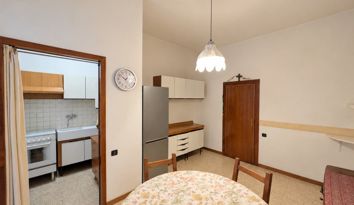 QUADRILOCALE ZONA VIALE TURATI CON BALCONE 04