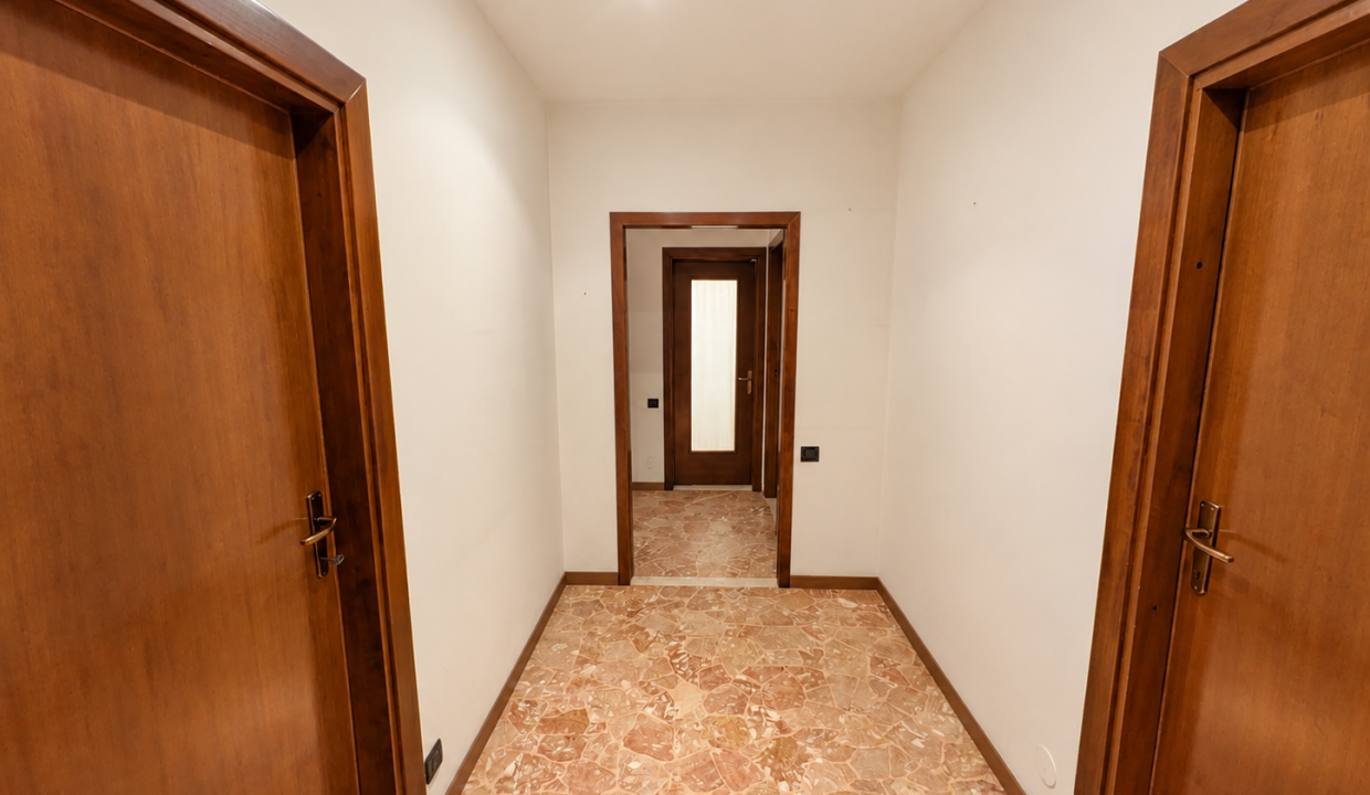 QUADRILOCALE ZONA VIALE TURATI CON BALCONE 10