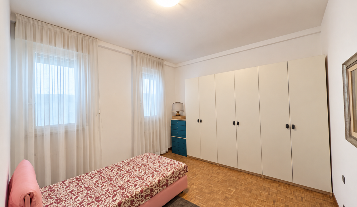 QUADRILOCALE ZONA VIALE TURATI CON BALCONE 11