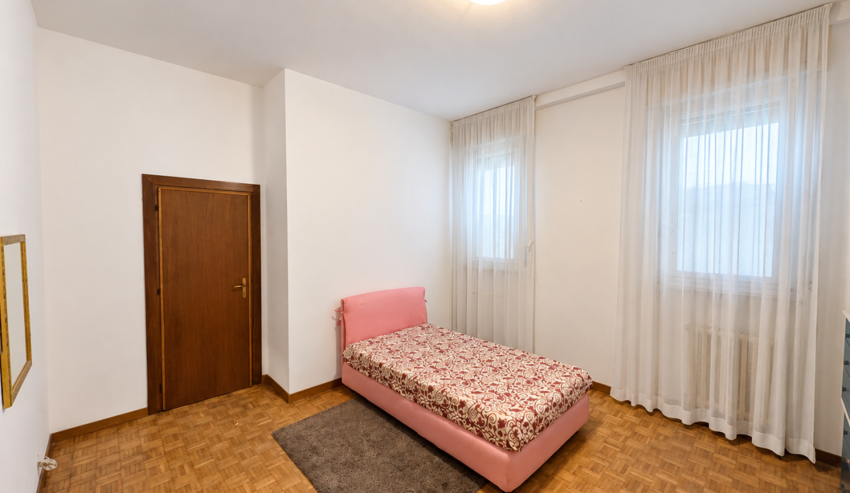 QUADRILOCALE ZONA VIALE TURATI CON BALCONE 12