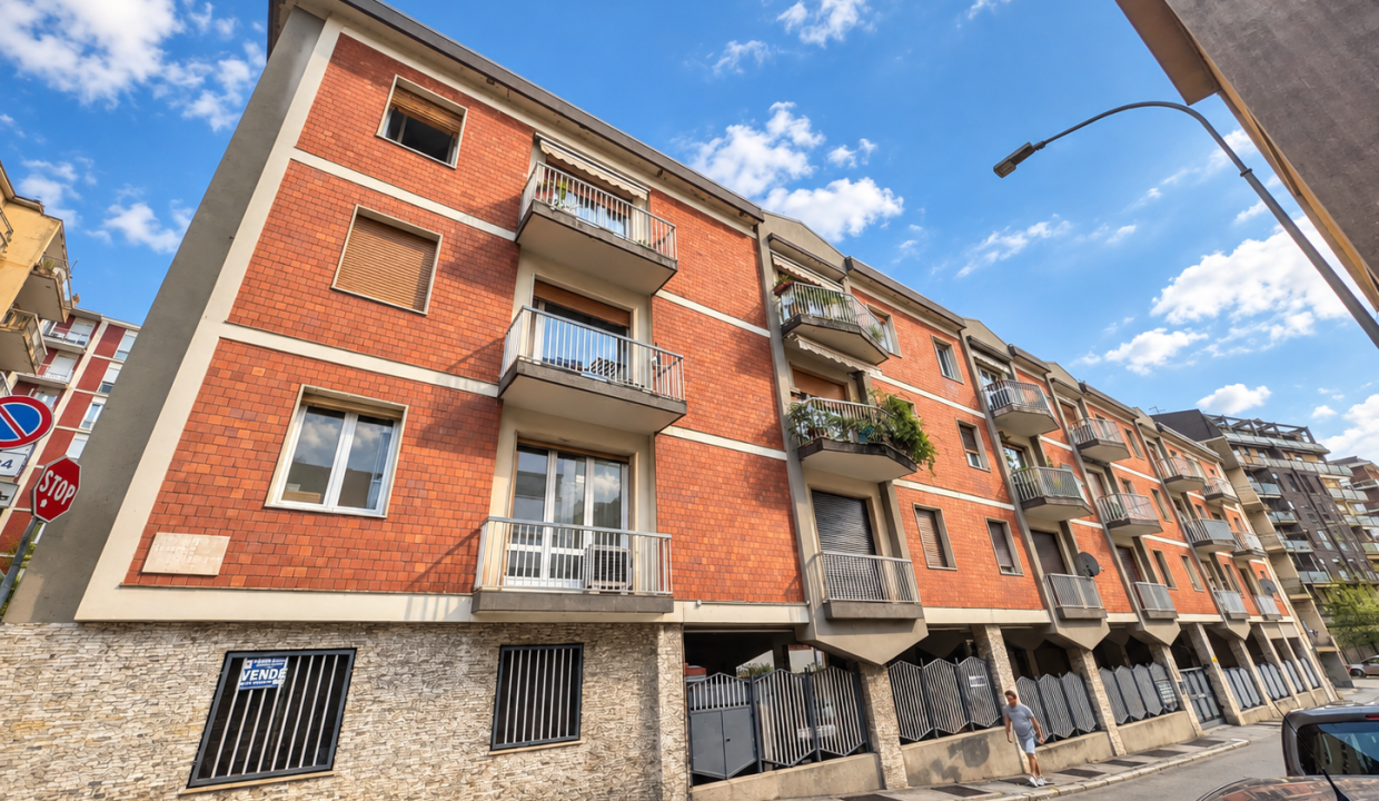 QUADRILOCALE ZONA VIALE TURATI CON BALCONE 23