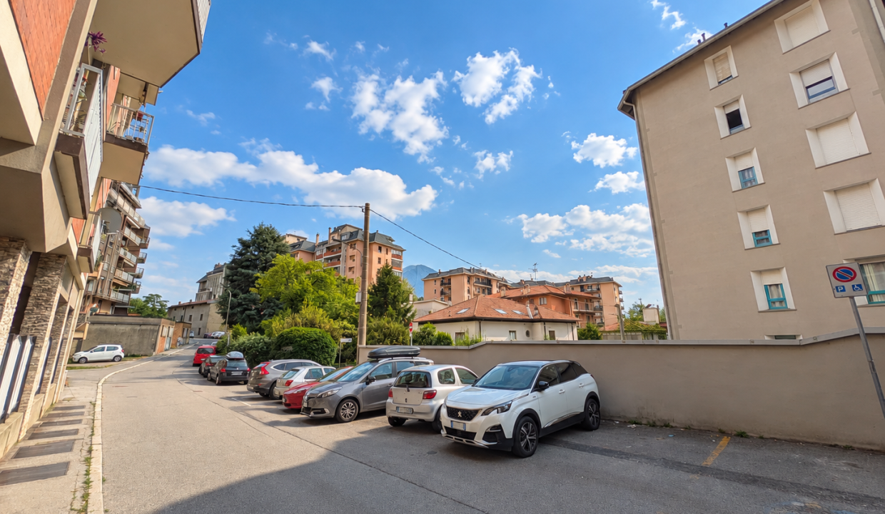 QUADRILOCALE ZONA VIALE TURATI CON BALCONE 25
