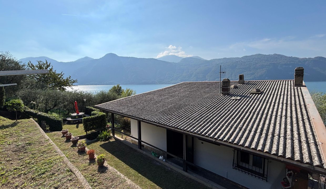 TRILOCALE A MANDELLO CON BALCONE VISTA LAGO (11)